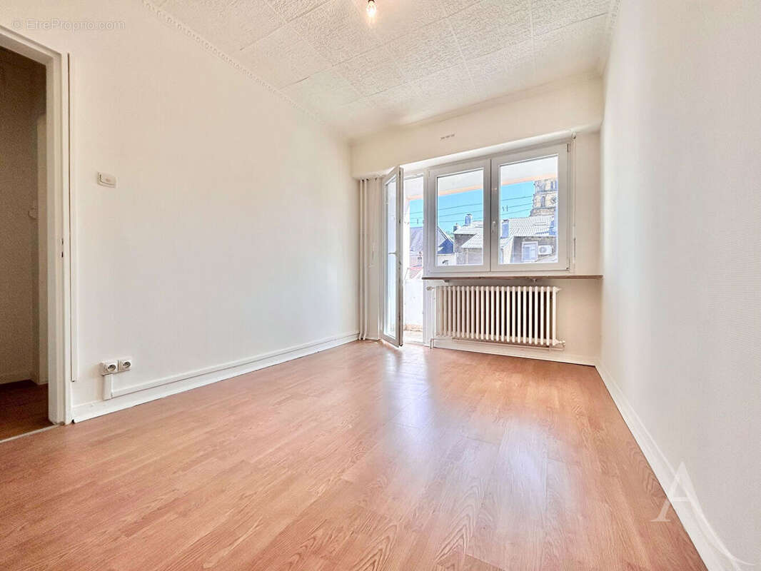 HAYANGE quartier Mairie - T5 moderne rénové de 108 m² avec ascenseur - photo 16