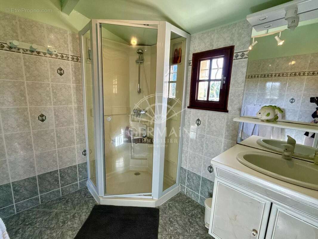 L’Isle-sur-la-Sorgue – Maison familiale avec jardin, garage et terrain piscinable - photo 9