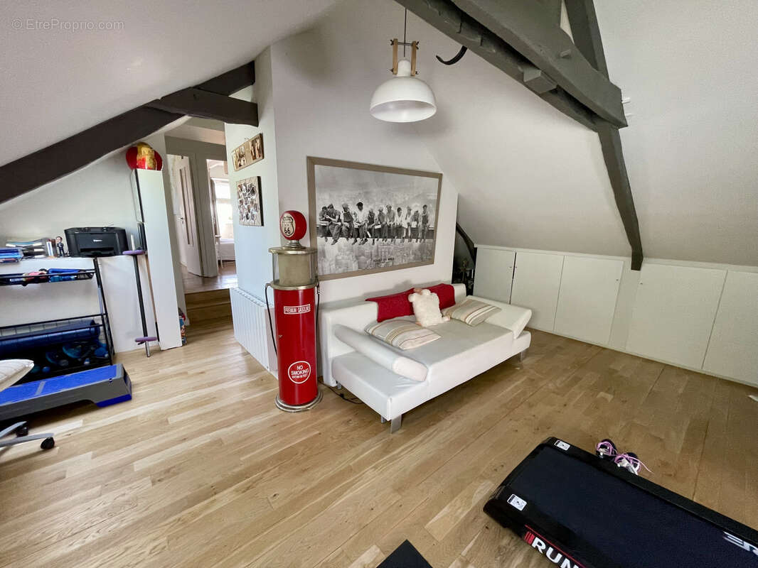 Maison 160 m² à Saint-Ave  - photo 11