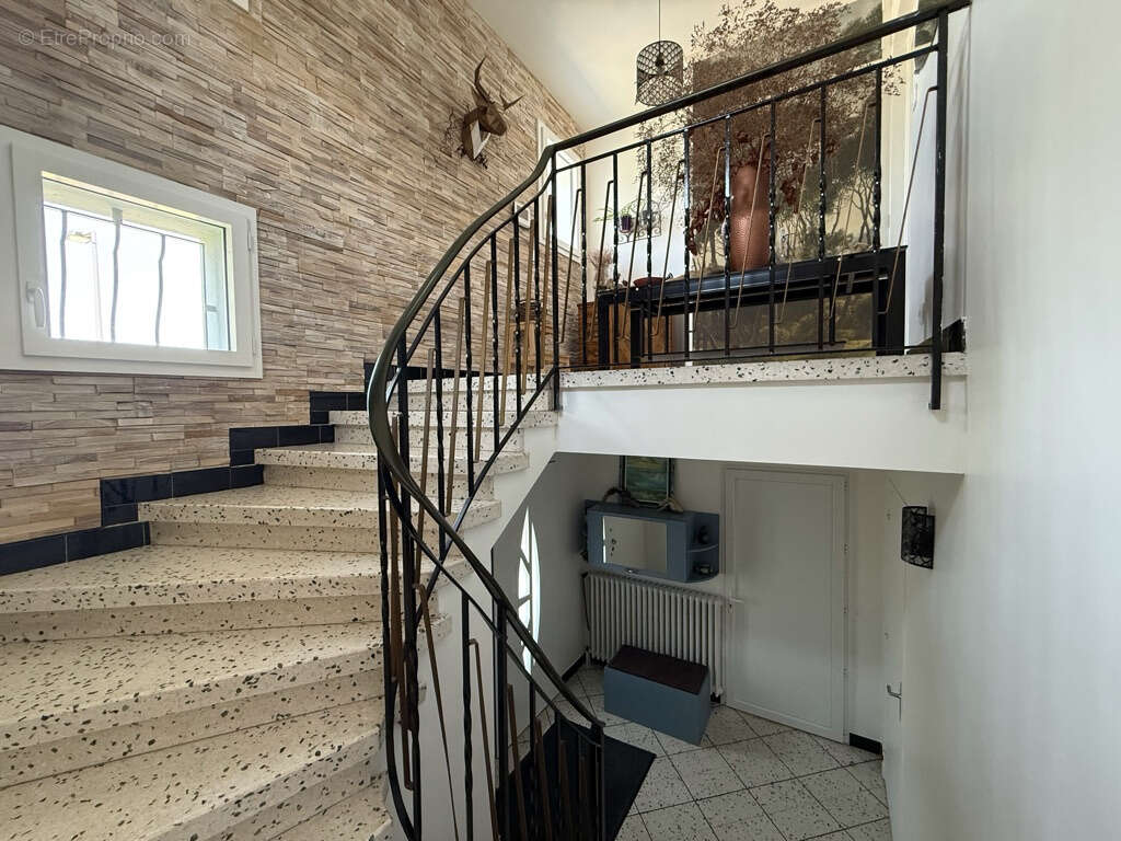 Maison de 205m2 avec jardin à Guilherand-Granges - photo 4