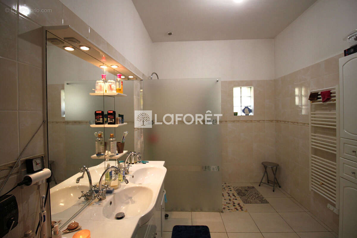 Maison à CHATEAU-L'EVEQUE