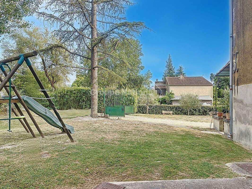 Mas Saint Remy De Provence 6 pièces 176 m2 sur terrain 730 m2 - photo 2