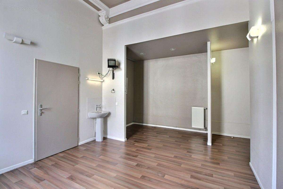 Commerce à LE PONT-DE-BEAUVOISIN