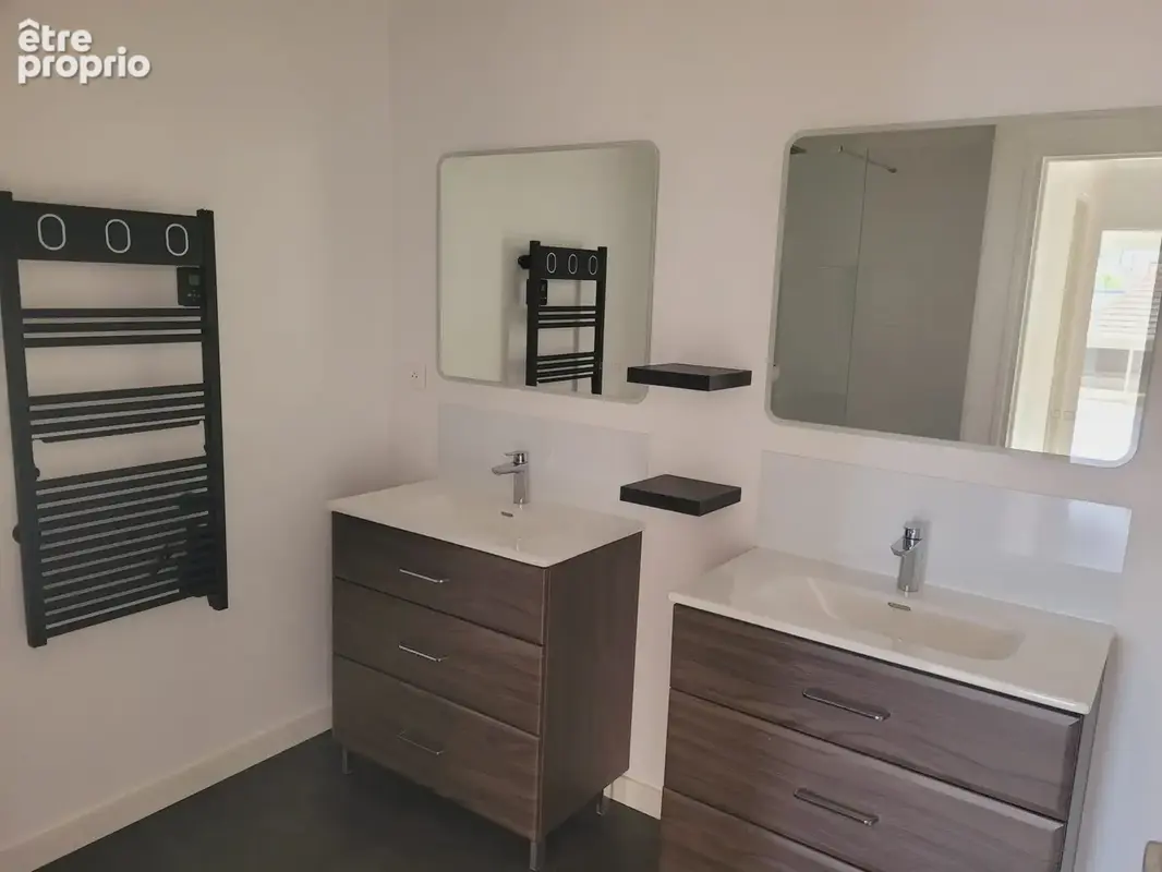 Vends appartement F4 avec une salle de douche rénovée