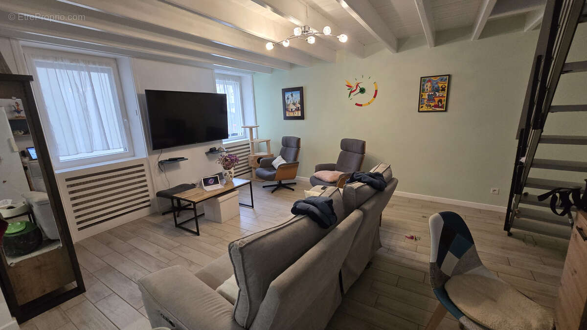 Maison 93 m² à Surgeres  - photo 3