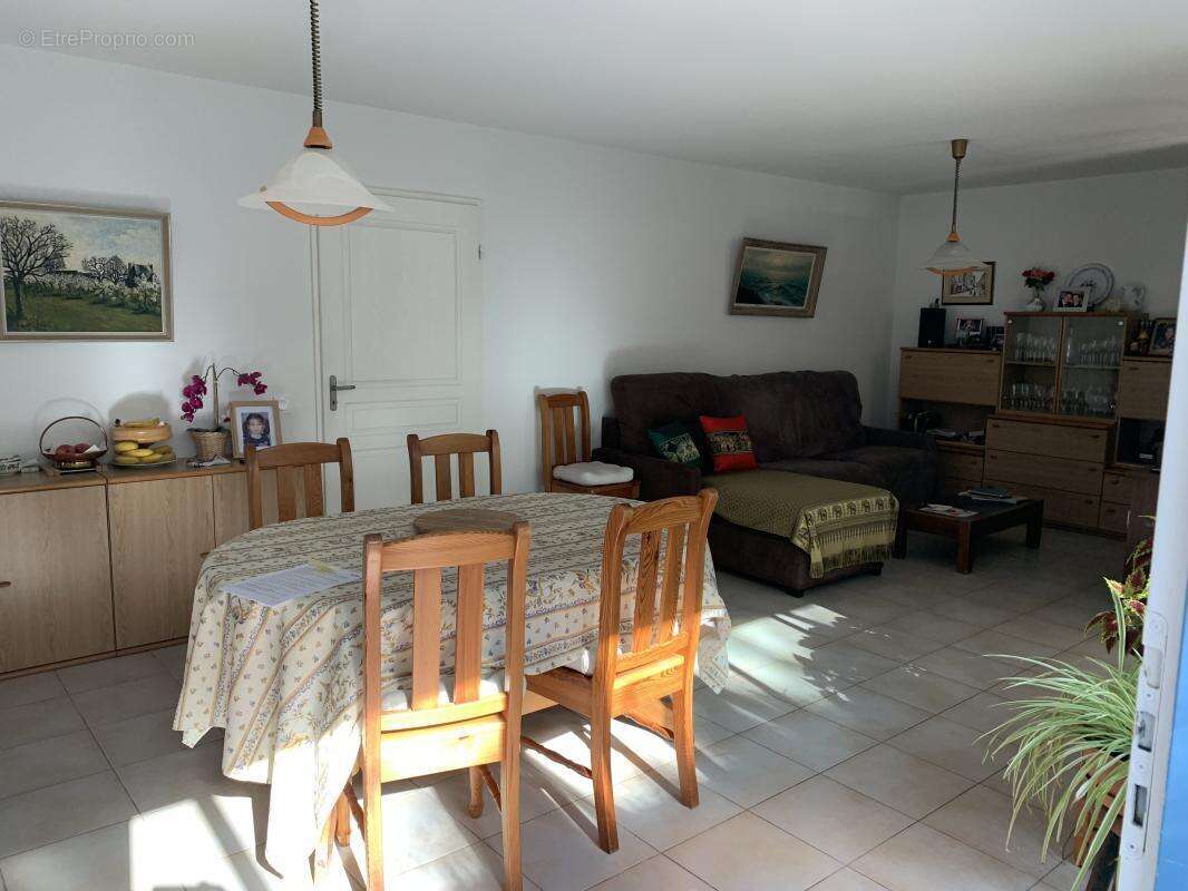 Maison à SAINT-LAURENT-DE-LA-PREE