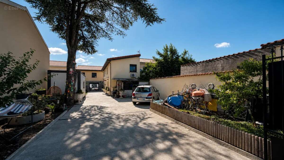 Maison de 5 pièces de 263 m² à Villeurbanne - photo 2