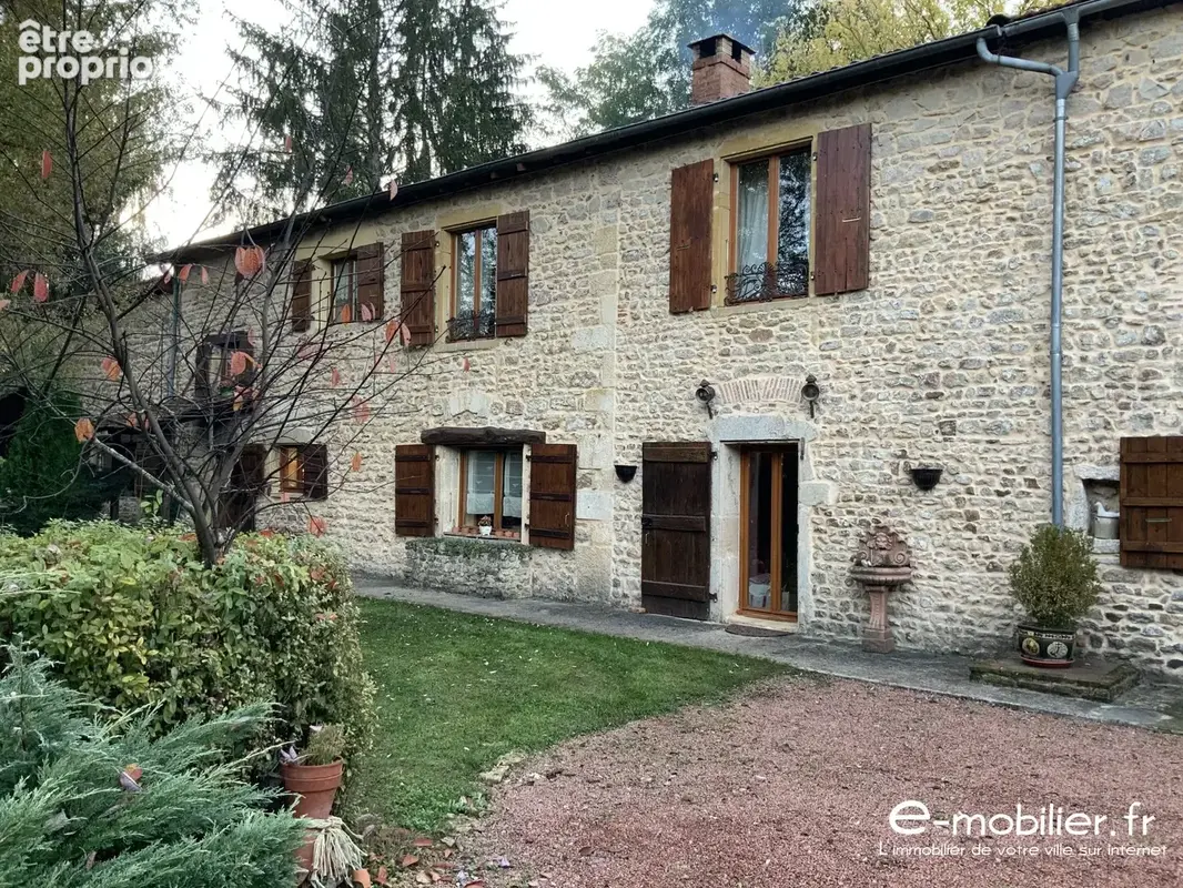 Maison à CHARLIEU