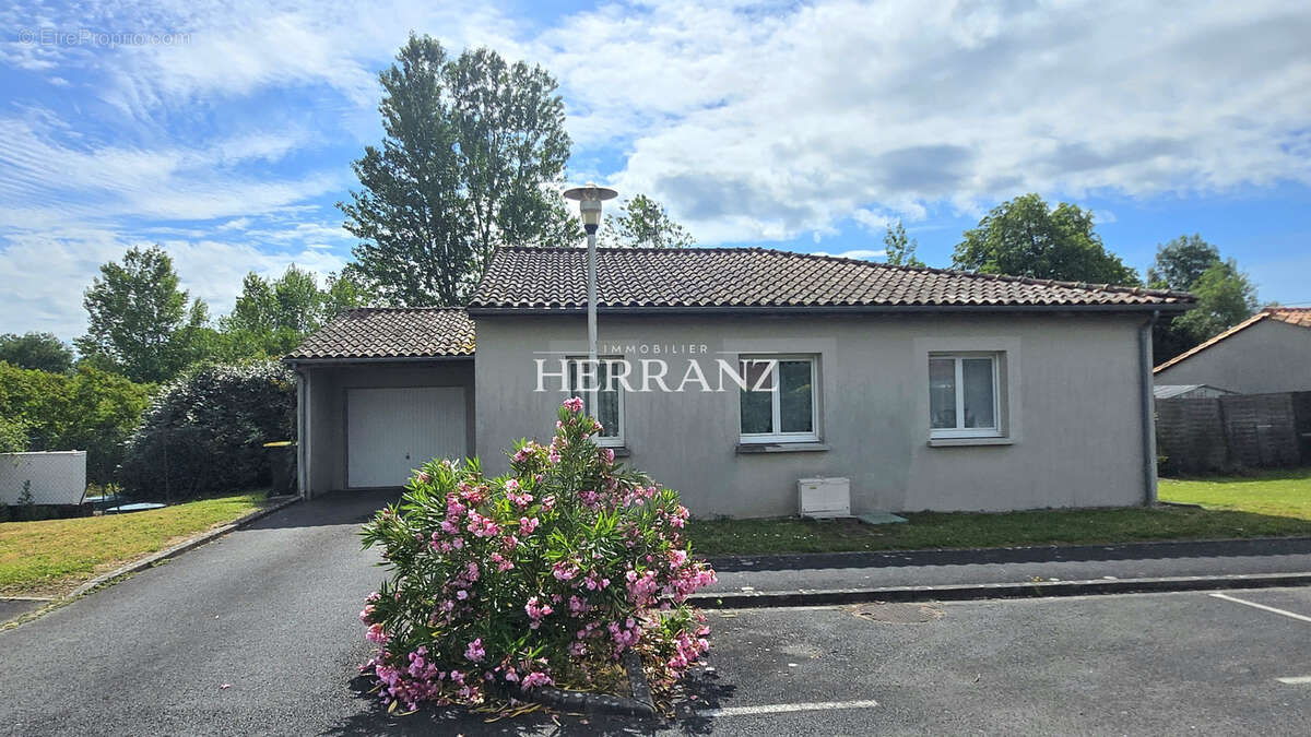 Maison à PINEUILH