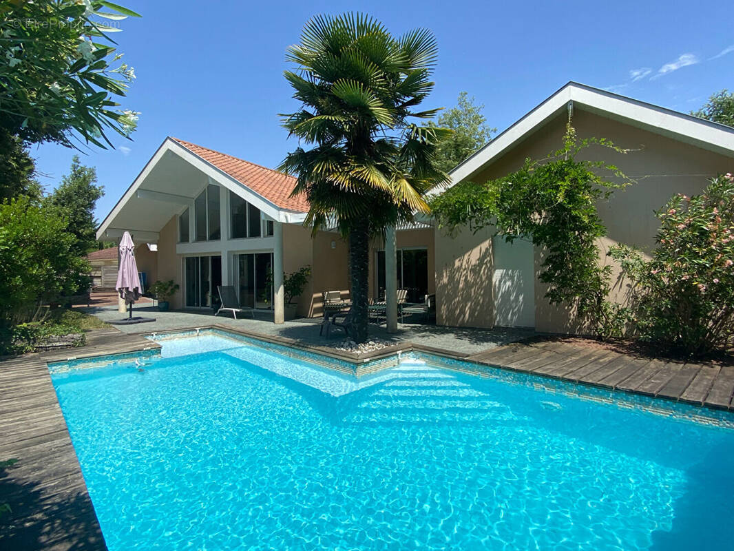 Maison à SAUGNAC-ET-CAMBRAN