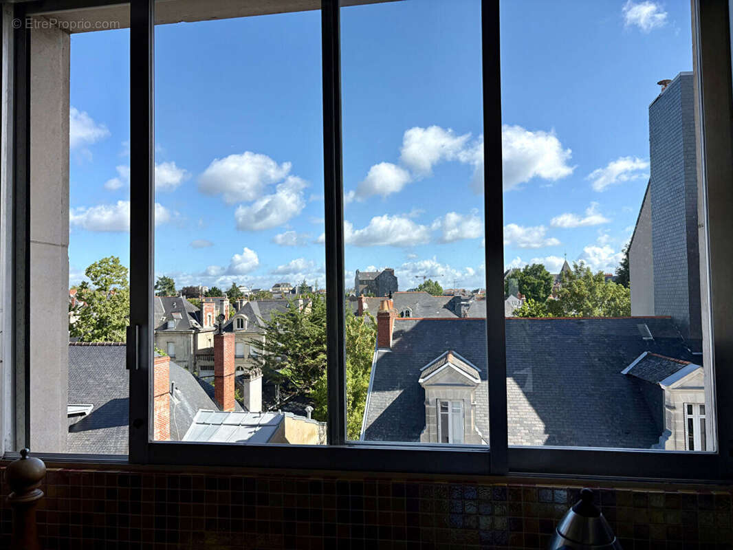 Bel appartement T5 traversant de 126 m² donnant sur une terrasse Sud Ouest avec vue panoramique sur la Chézine en étage élevé av - photo 9