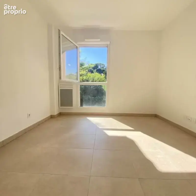 Appartement avec terrasse + garage fermé dans résidence récente ! - photo 5