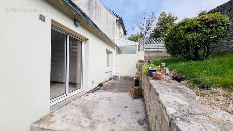 Département Finistère (29) – À vendre à Quimper : Maison T6 de 90 m² habitable avec terrain de 720 m² avec garage - photo 9