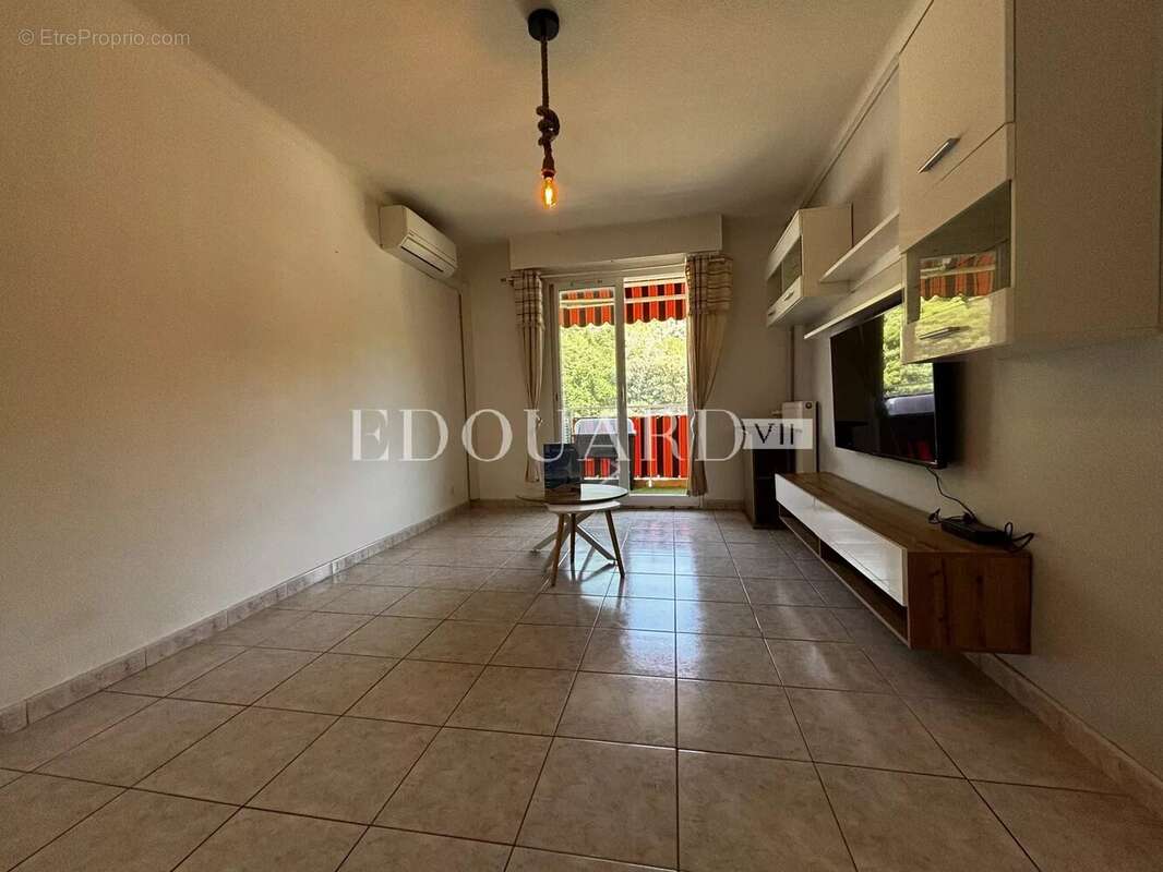 Sur la commune de Menton, en exclusivité deux pièces en bon état avec terrasse et vue dégagée - photo 6