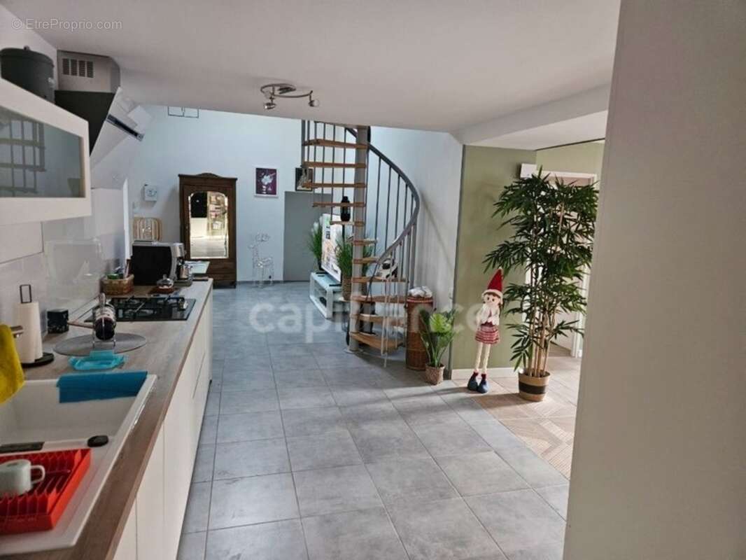 Propriété d'exception – 2 logements, piscine, hangars, idéal activité professionnelle - photo 5