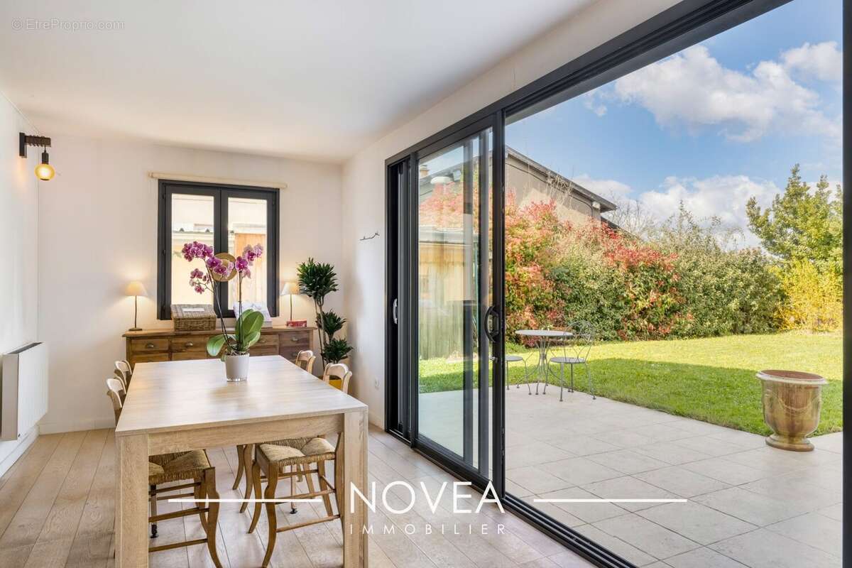 Maison à CURIS-AU-MONT-D'OR