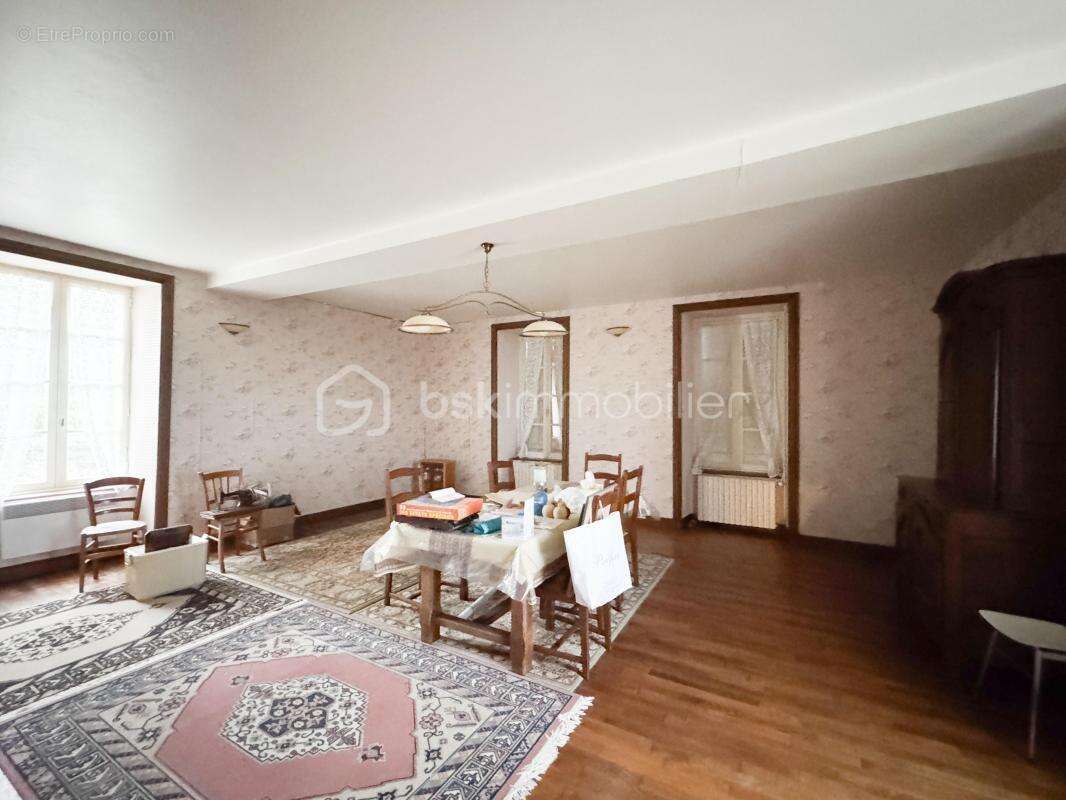 Maison à SAINT-PIERRE-LA-COUR