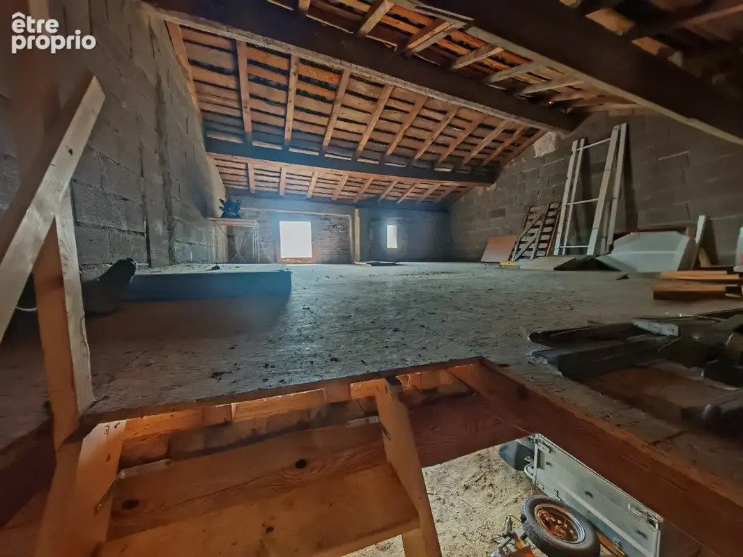 Bâtiment à réhabiliter avec mezzanine - VILLATE CENTRE - photo 5