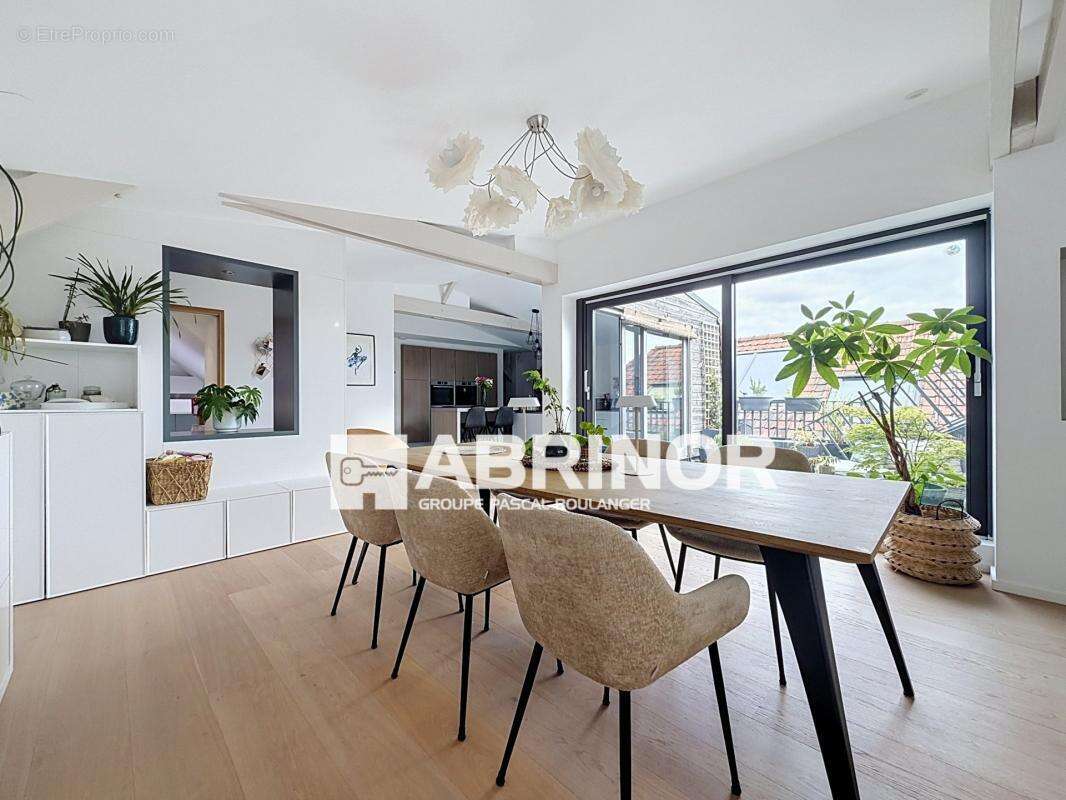 Édouard VAILLANT - Appartement type 4 avec terrasse et 2 parking + Studio indépendant de 17.05 m² hab - photo 4