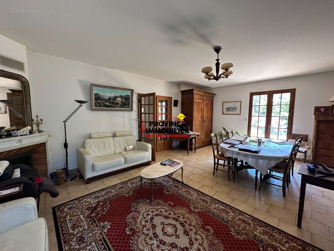 Maison 359 m² à Grignan  - photo 4