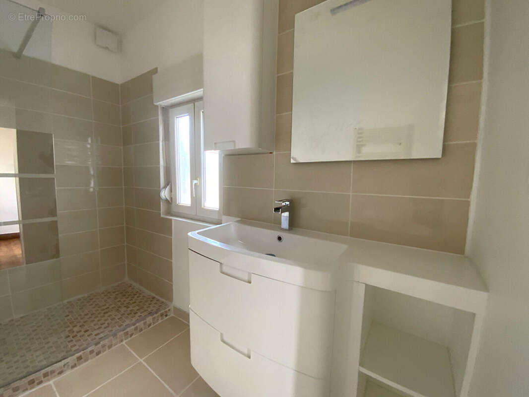 Appartement à SAINTE-SAVINE