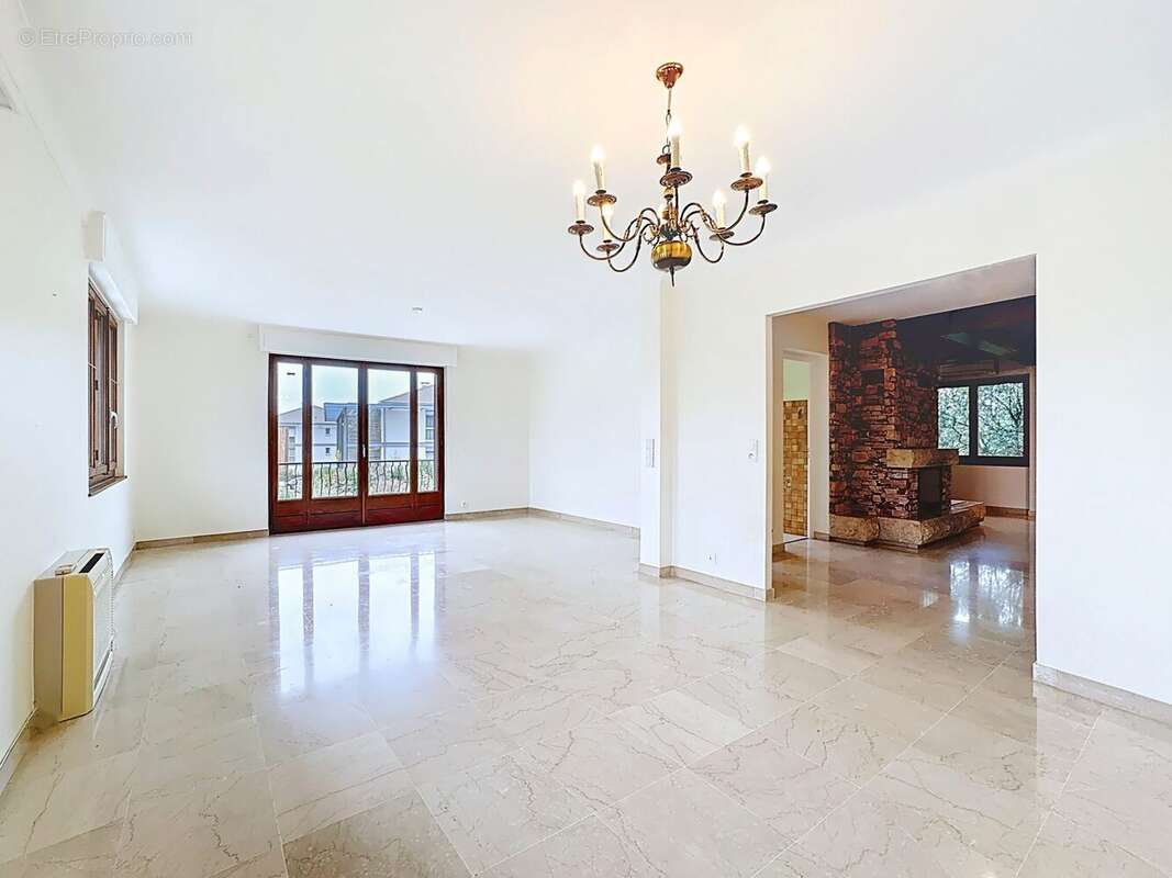 Maison à CHENS-SUR-LEMAN