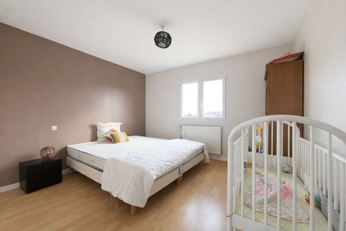 Maison à GREZIEU-LA-VARENNE