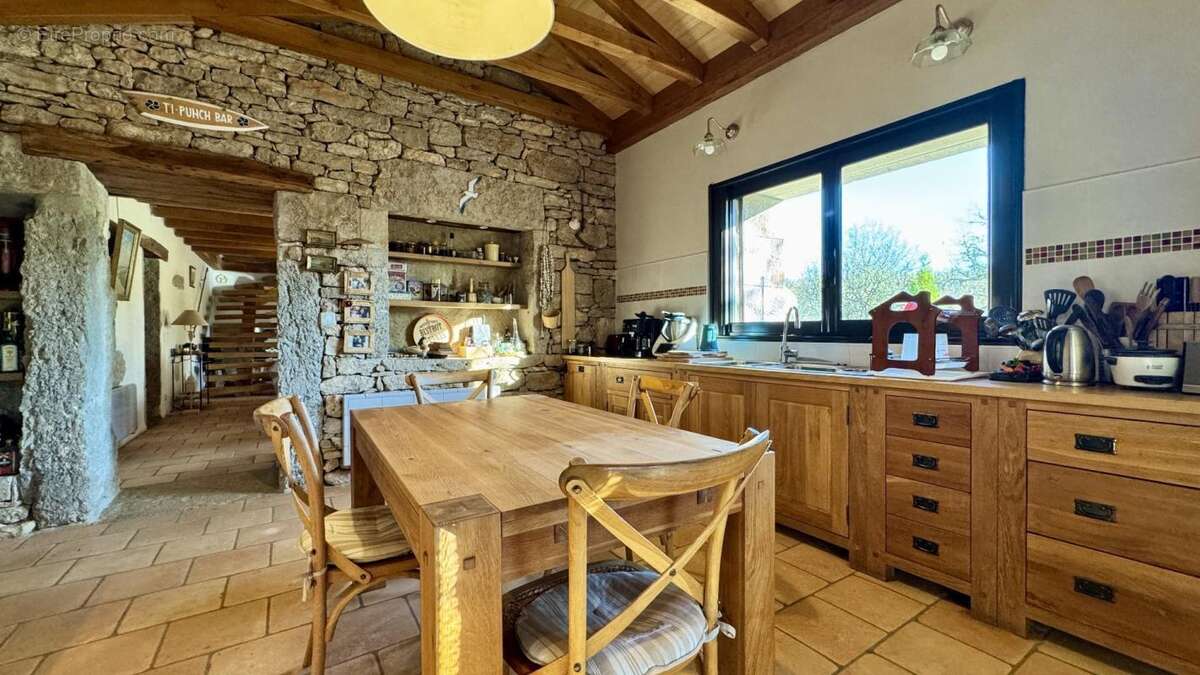 Maison à SAULIAC-SUR-CELE