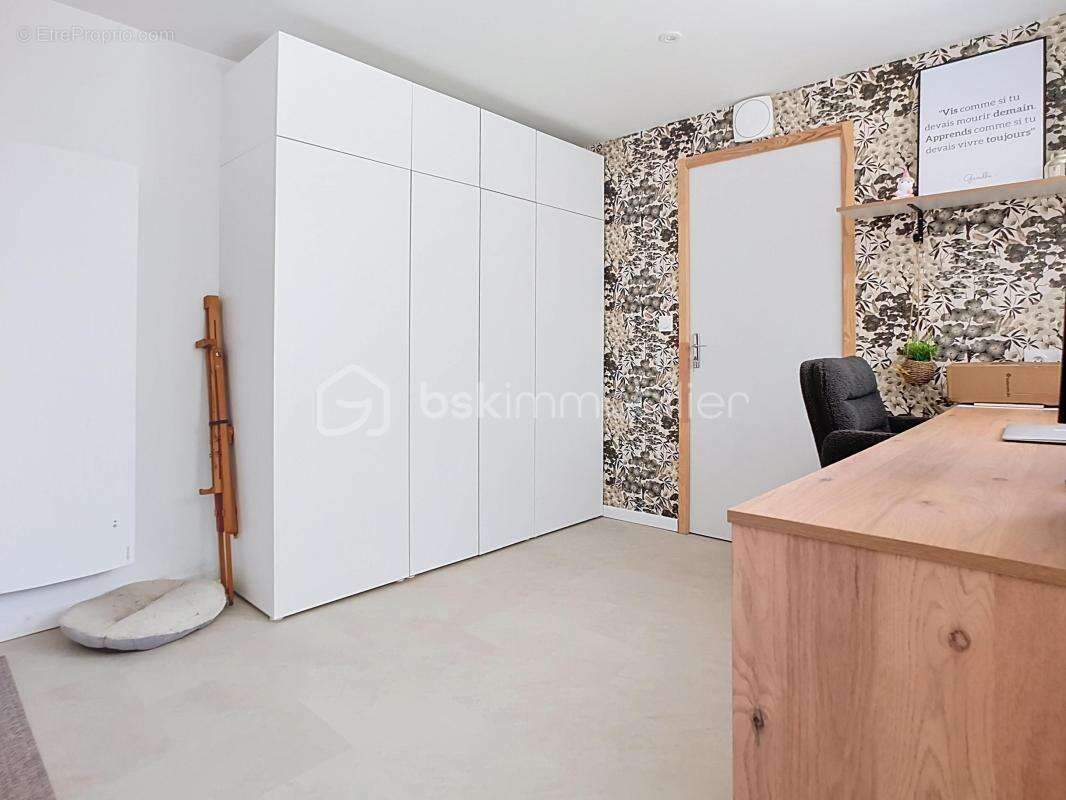 Plain pied sans aucun travaux a prévoir avec double garage et atelier - photo 13
