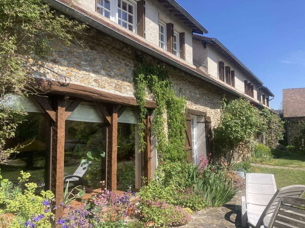 Maison à SAINT-LEGER-EN-YVELINES