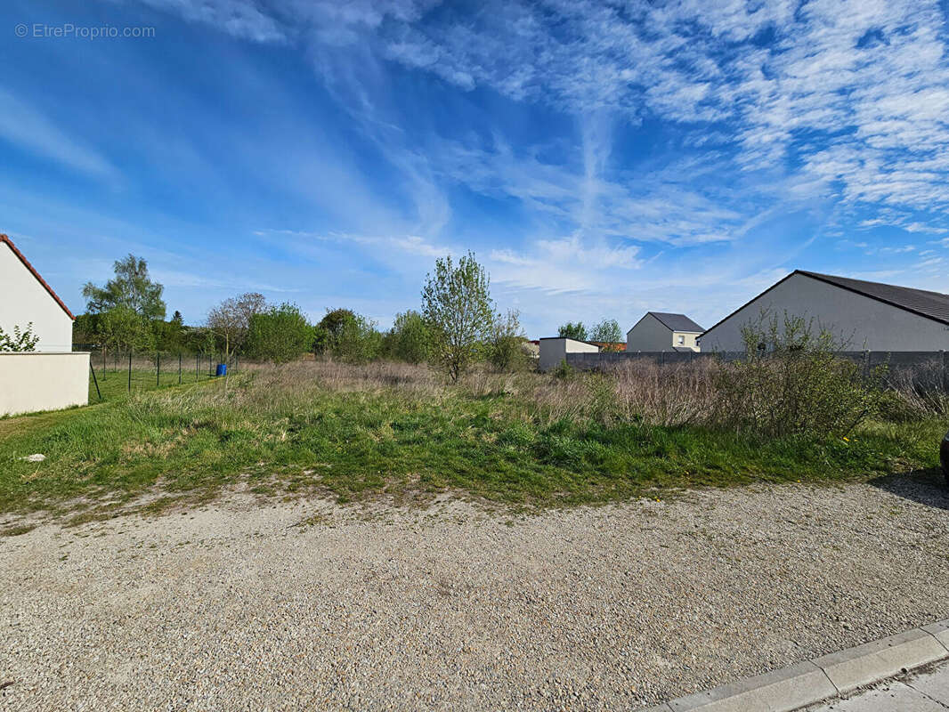 Terrain à ROMILLY-SUR-SEINE