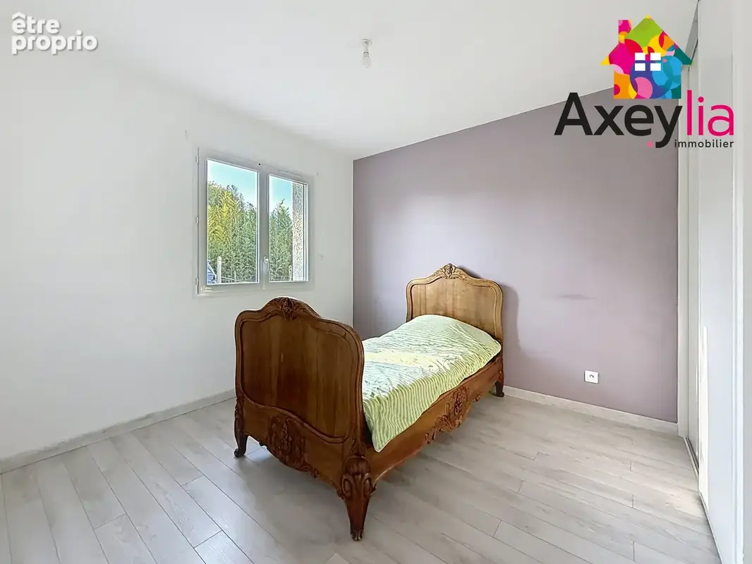 A vendre - riorges - maison de plain-pied pmr avec quatre chambres, garage et terrain - photo 12