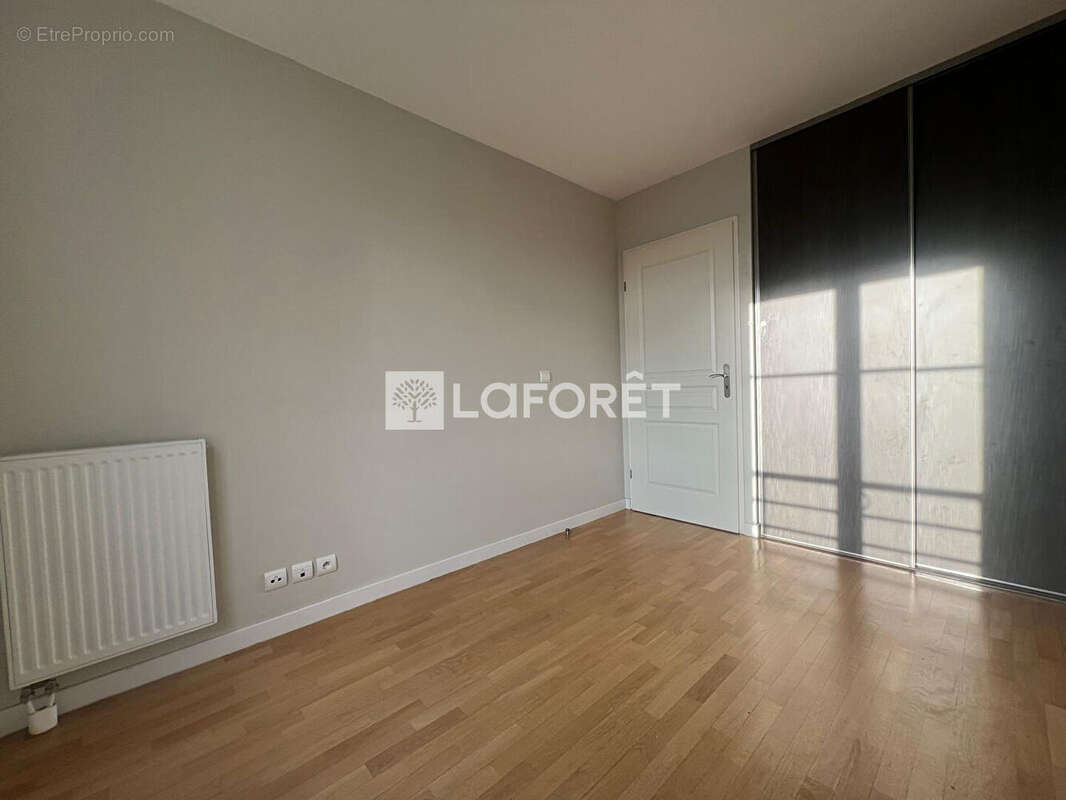 Appartement à SARTROUVILLE