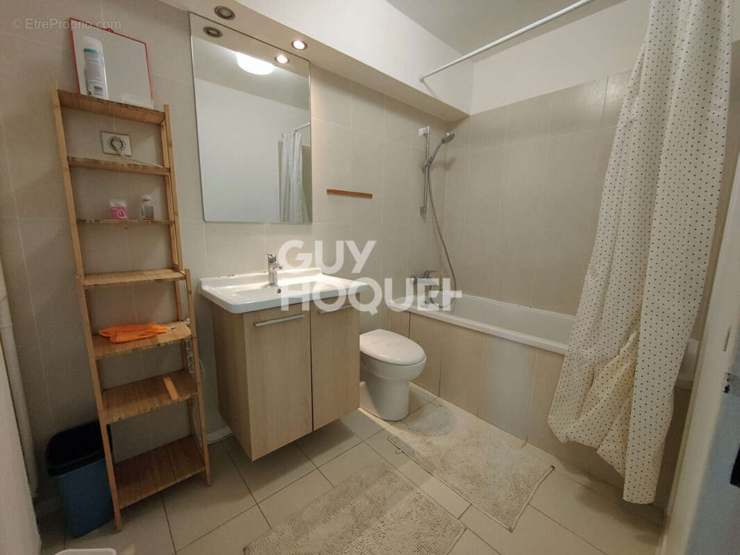 Appartement à COURBEVOIE