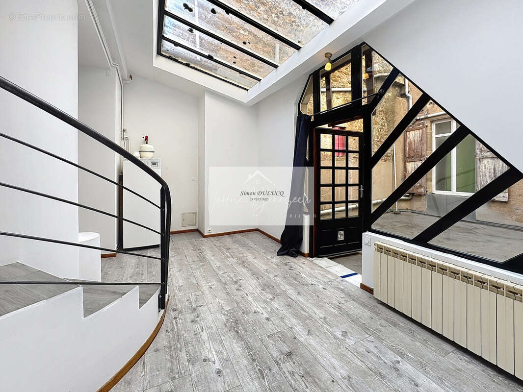 Appartement lumineux de 140 m2 avec patio au coeur de Saint-Affrique - photo 4