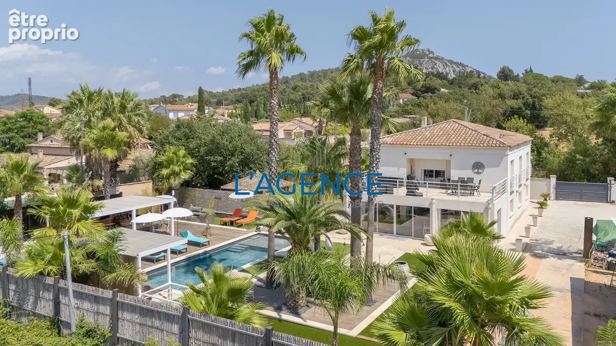 La Crau au Goys Fourniers, belle propriété de 204 m2 sur 1803 m2 de terrain avec piscine. - photo 2
