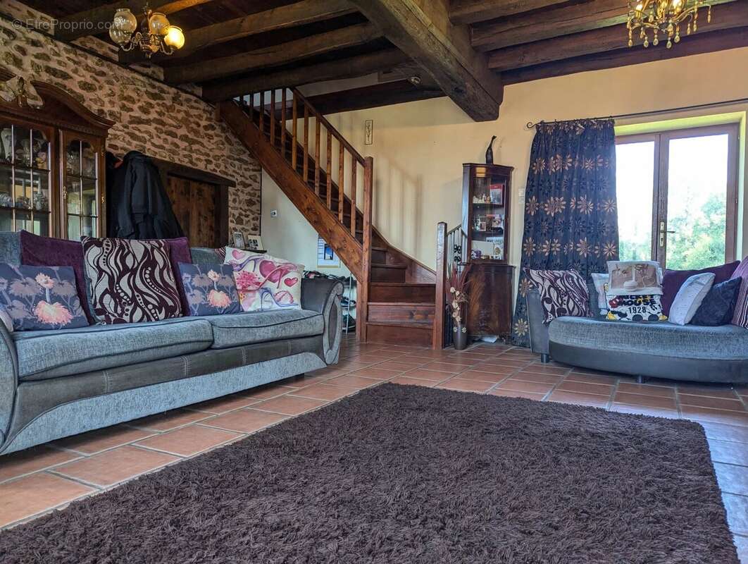 Belle propriété de caractère avec une maison pour les invités et un lac de pêche exceptionnel - photo 4