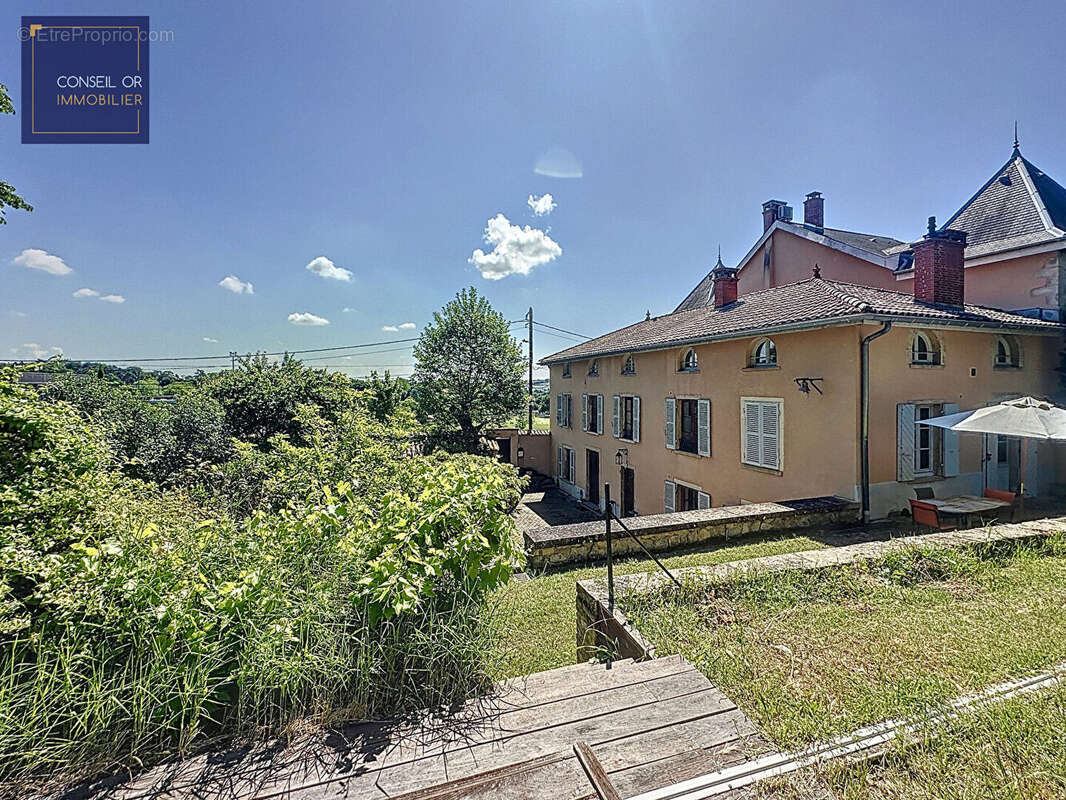 Maison à SAINT-GENIS-LAVAL