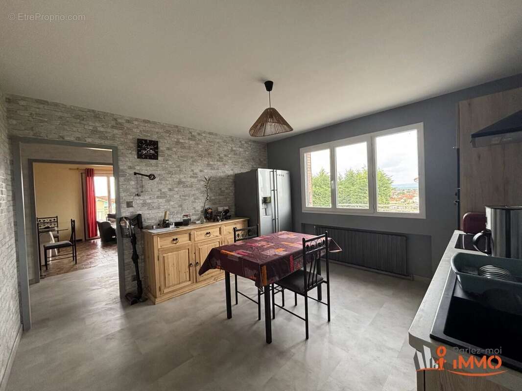 Maison à SAINT-ROMAIN-LE-PUY