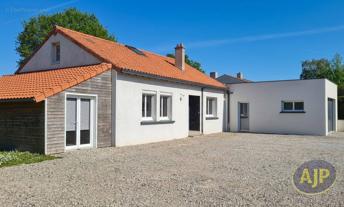 Maison à MONTAIGU