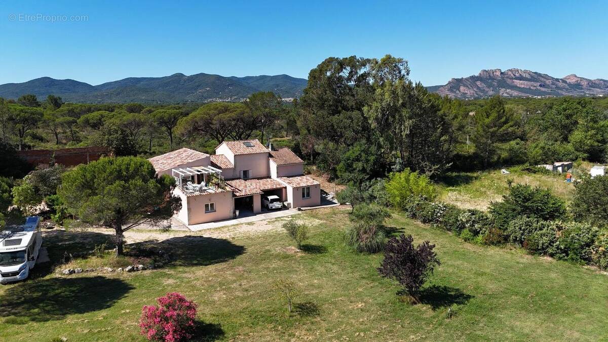 Photo 1 - Maison à PUGET-SUR-ARGENS
