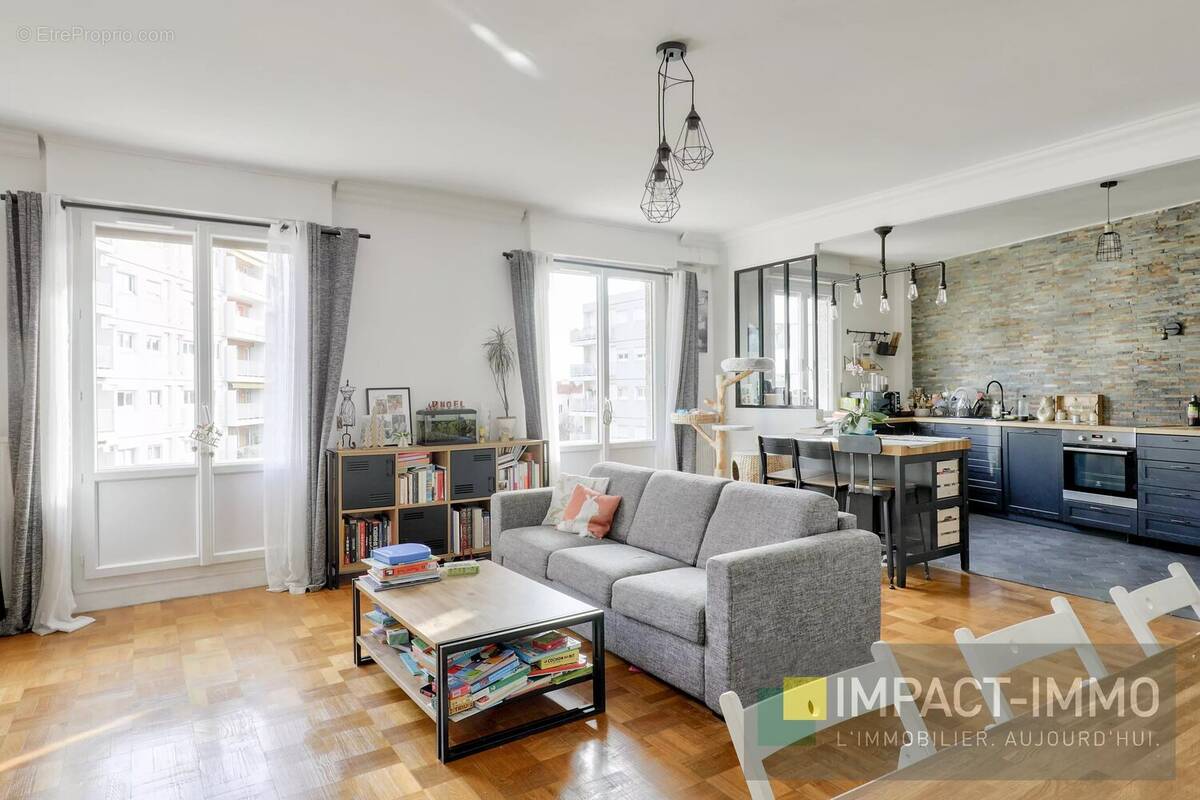 Appartement à COURBEVOIE