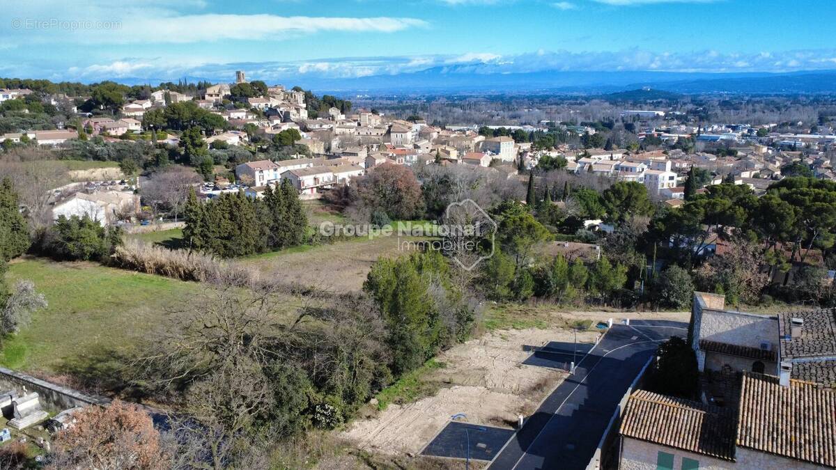 Terrain à CHATEAUNEUF-DE-GADAGNE