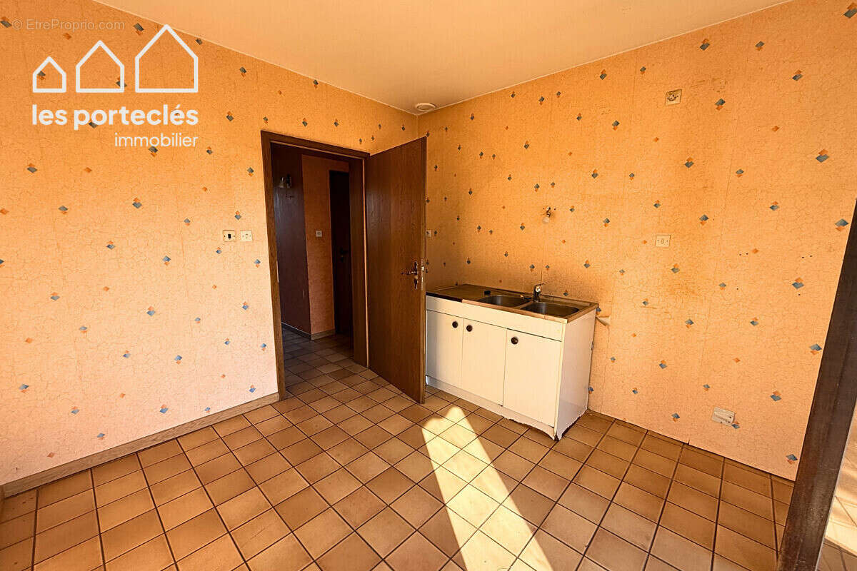 Maison type bungalow 95 m² sur 8 ares - photo 4