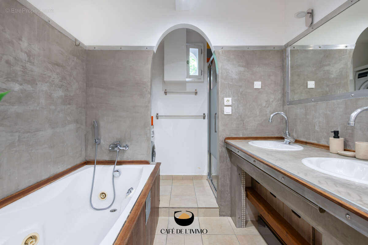 Appartement à MARSEILLE-7E