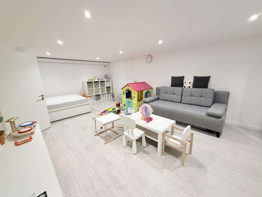 Maison 201 m² à Saint-Louis  - photo 17
