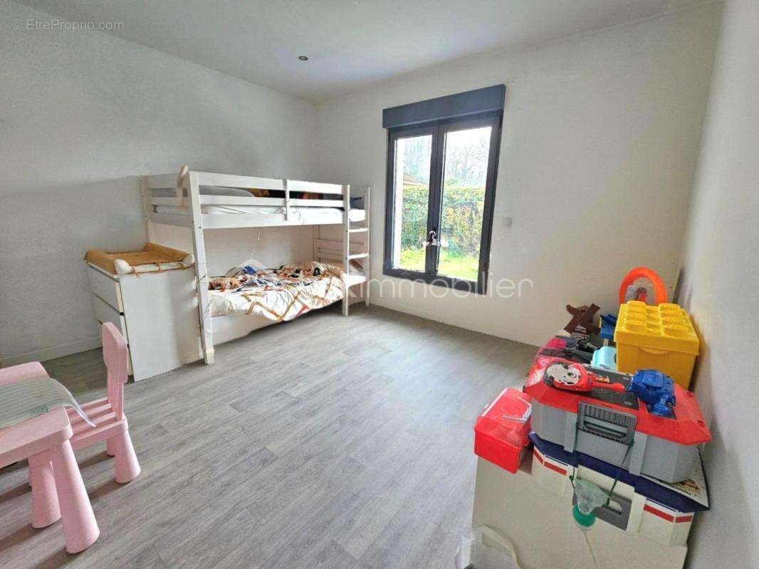 Plain pied moderne non mitoyen 2 chambres garage terrain 400m² - photo 12