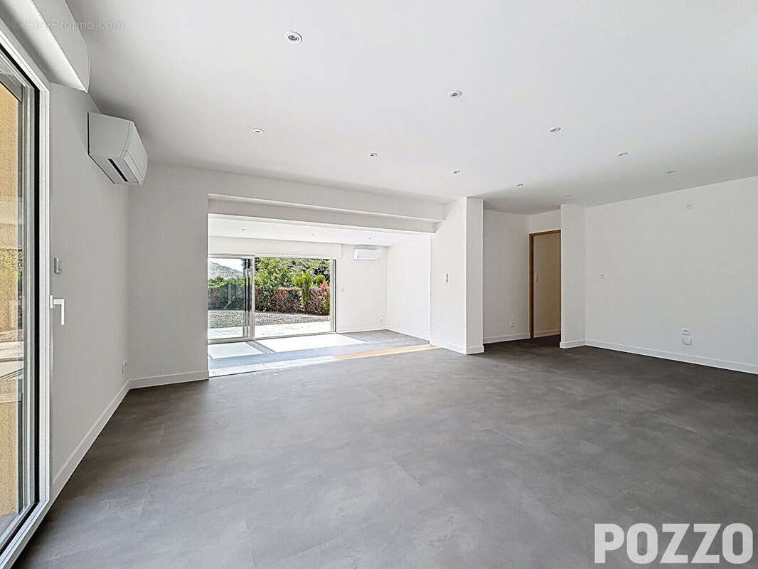 A Vendre - Avranches centre - Appartement rez-de-chaussée - 5 pièce(s) 137,64 m² - terrasse et parking - photo 3