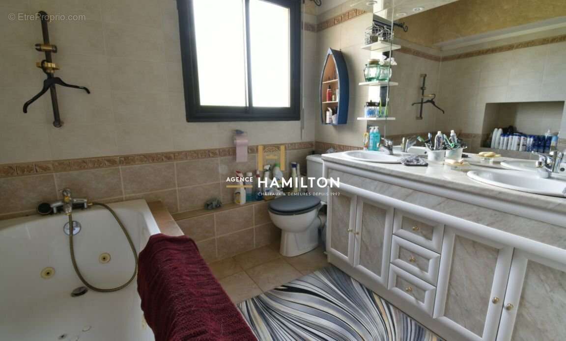 Villa non-mitoyenne de type t6 avec vues, terrasses, piscine et garages - photo 13
