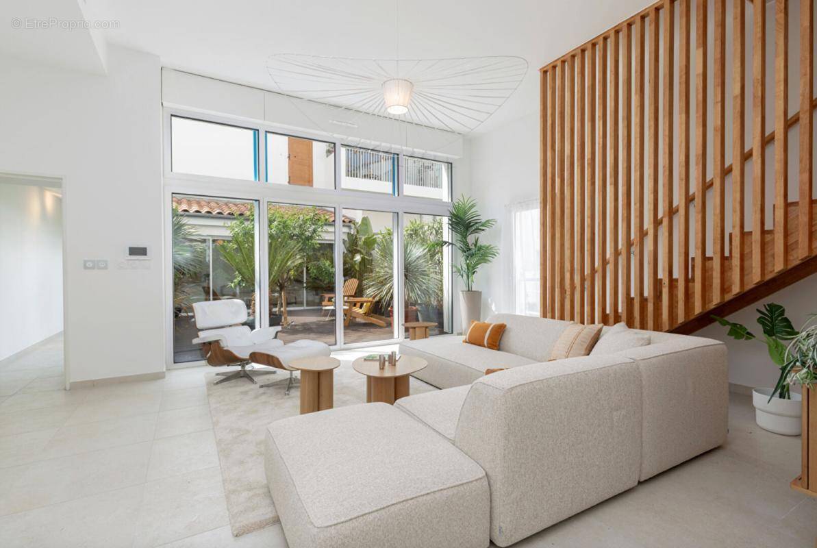 Maison 5 pièces 134 m² · à Marseille-6e · 134 m² · 895 000 €